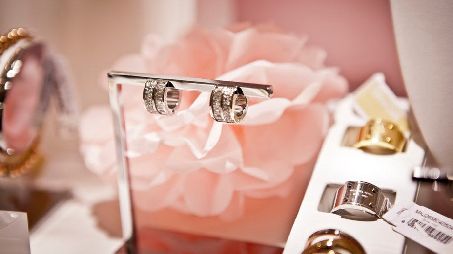 How Technology Is Changing the Way We Shop for Jewelry